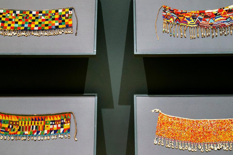 Hweta zheda (beaded shoulder panel) is a work made of beads and fibers from an unrecorded artist from Nigeria or Cameroon at the Stanley Museum of Art.