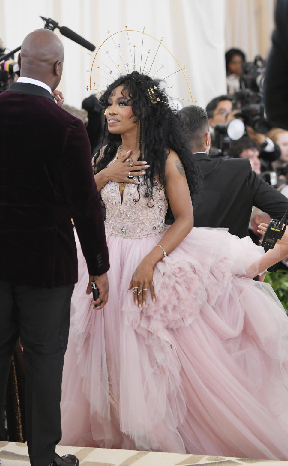 SZA wore a stunning pink Atelier Versace gown with an extravagant headpiece. Source: Getty