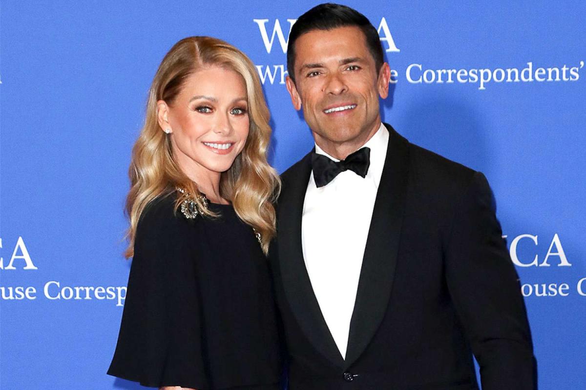 White House Correspondents' Dinner carpet: Chrissy Teigen, Kelly Ripa