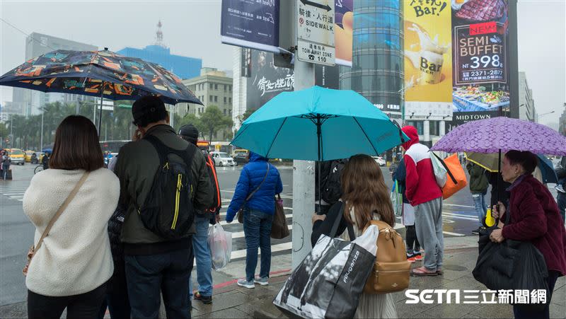 今明兩天山區及部分平地午後有局部雷陣雨。（圖／記者陳弋攝）