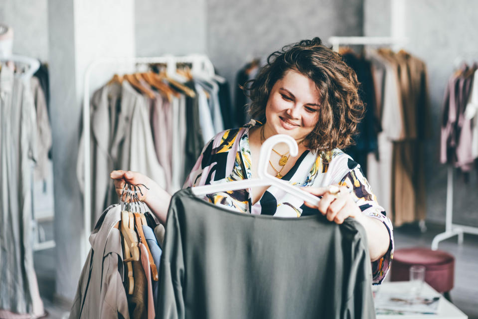 Was steht Curvy Frauen? Viele vermeintliche Styling-Regeln sind hierbei vollkommen überholt (Symbolbild: Getty Images)