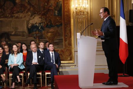 French President Francois Hollande (R) attends a news conference, as seated, from L-R, French Minister for Ecology, Sustainable Development and Energy Segolene Royal, Foreign Affairs Minister Laurent Fabius, Economy and Industry Minister Emmanuel Macron and French Prime Minister Manuel Valls listen at the Elysee Palace in Paris September 18, 2014. REUTERS/Patrick Kovarik/Pool