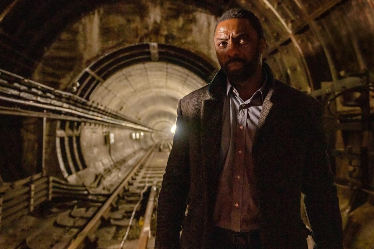 Netflix publie 2 nouvelles images d’Idris Elba reprenant le rôle dans le film Luther