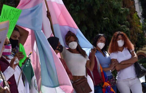 Mujeres trans se manifestaron en la Cámara de Diputados exigiendo sea aprobada la Ley de Identidad de Género, bloquearon algunas avenidas e impidieron el acceso al recinto legislativo.