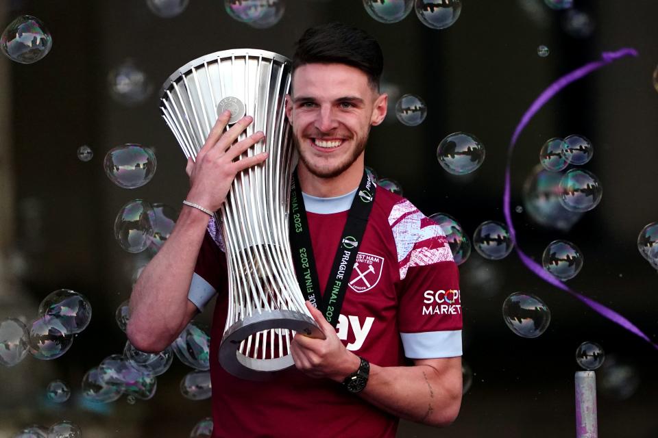 El capitán del West Ham, Declan Rice, celebra la victoria de su equipo en la Europa Conference League (Zac Goodwin/PA) (PA Wire)