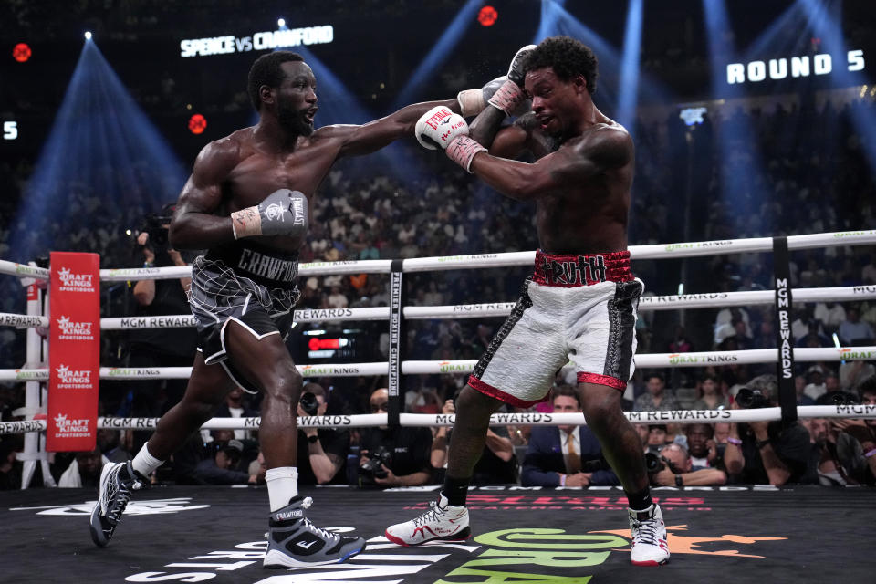 Errol Spence Jr., right, and Terence Crawford fight during their undisputed welterweight championship boxing match, Saturday, July 29, 2023, in Las Vegas. (AP Photo/John Locher)