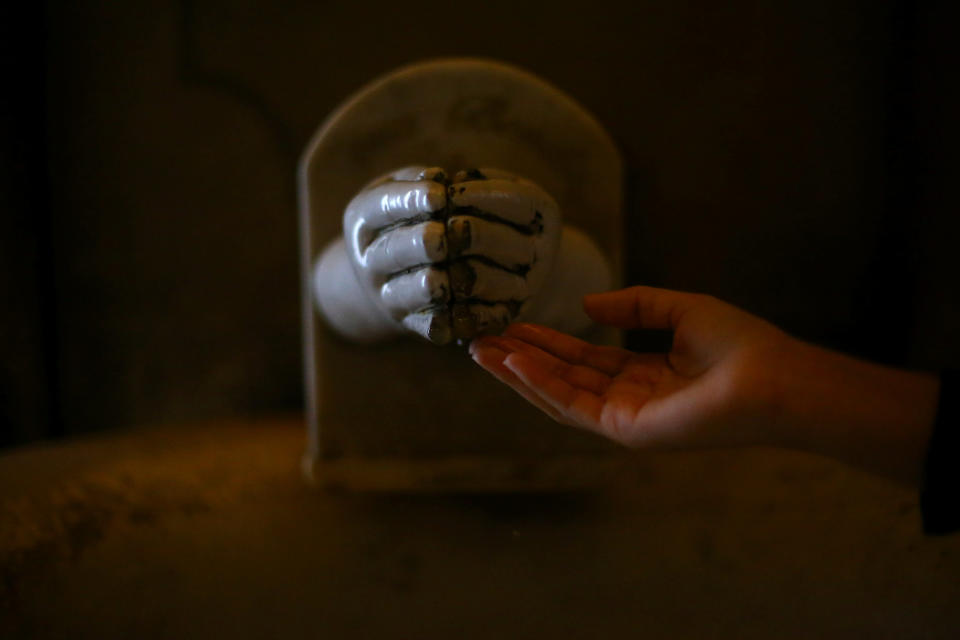 En la catedral de Limerick, en Irlanda, los drogadictos de la zona estarían usando el agua bendita de la pila para limpiar sus agujas. (Foto: REUTERS/Ivan Alvarado)