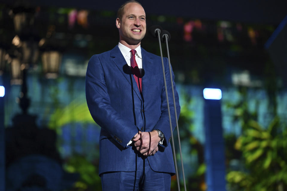 ARCHIVO - El príncipe Guillermo de Gran Bretaña habla durante el concierto del Jubileo de Platino frente al Palacio de Buckingham, en Londres, el 4 de junio de 2022, en el tercero de los cuatro días de celebraciones para conmemorar el Jubileo de Platino de la reina Isabel II. (Jeff J Mitchell/Pool photo vía AP, archivo)