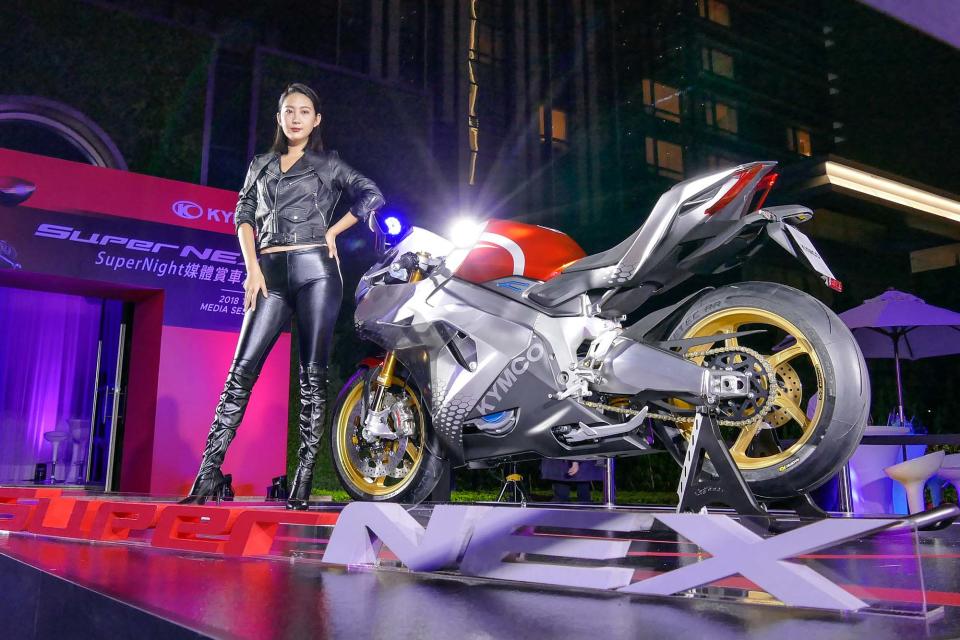 2018 EICMA 現身之後，Kymco 也立刻於同年 12 月期間將 SuperNEX 移至台灣展出，供媒體進行第一時間採訪。