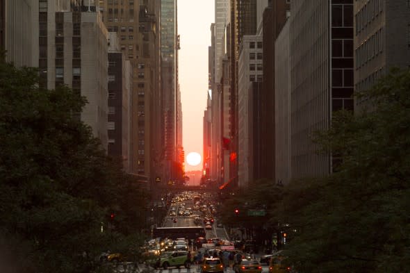 Manhattanhenge sunset 42nd Street