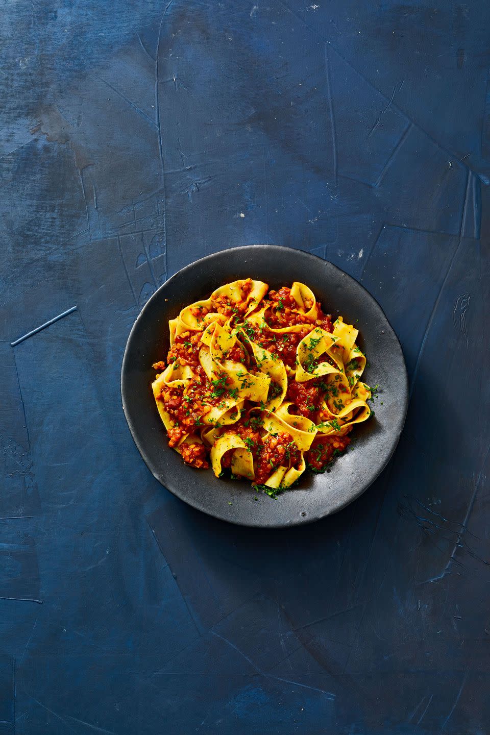 vegan bolognese in a black bowl