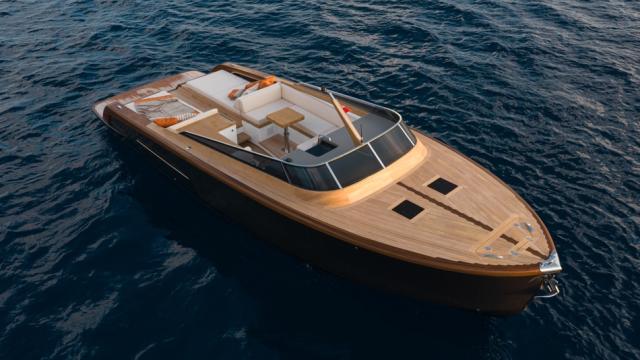 9 Stunning Wooden Boats That Blend Classic Design With Modern Tech