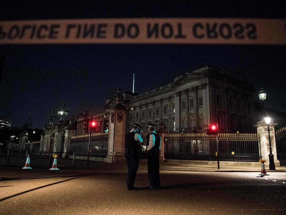 Police officers stand guard at a police cordon next to Buckingham Palace following an incident on 25 August (AFP)