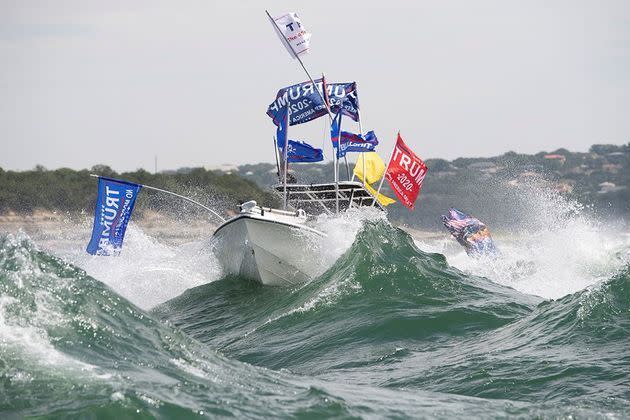 <p>Une flottille de petits bateaux soutenant la campagne électorale du Président Donald Trump s'est retrouvée en difficulté samedi au Texas, plusieurs d'entre eux prenant l'eau ou coulant, selon les autorités.</p>