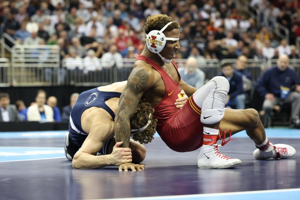 Iowa State's David Carr wrestles Penn State's Mitchell Mesenbrink in the 165-pound final Saturday at the NCAA Division I Wrestling Championships in Kansas City, Mo.