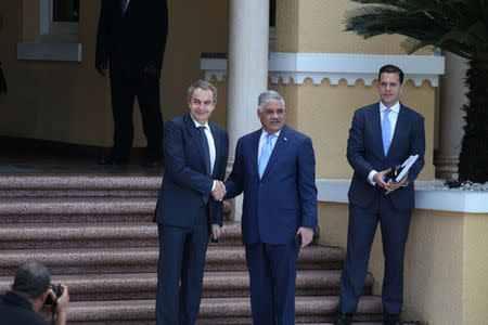 Former Spanish Prime Minister Jose Luis Rodriguez Zapatero and Chancellor of the Dominican Republic Miguel Vargas shake hands before arrive Venezuelan government and opposition meeting in Santo Domingo, Dominican Republic, December 2, 2017. REUTERS/Ricardo Rojas