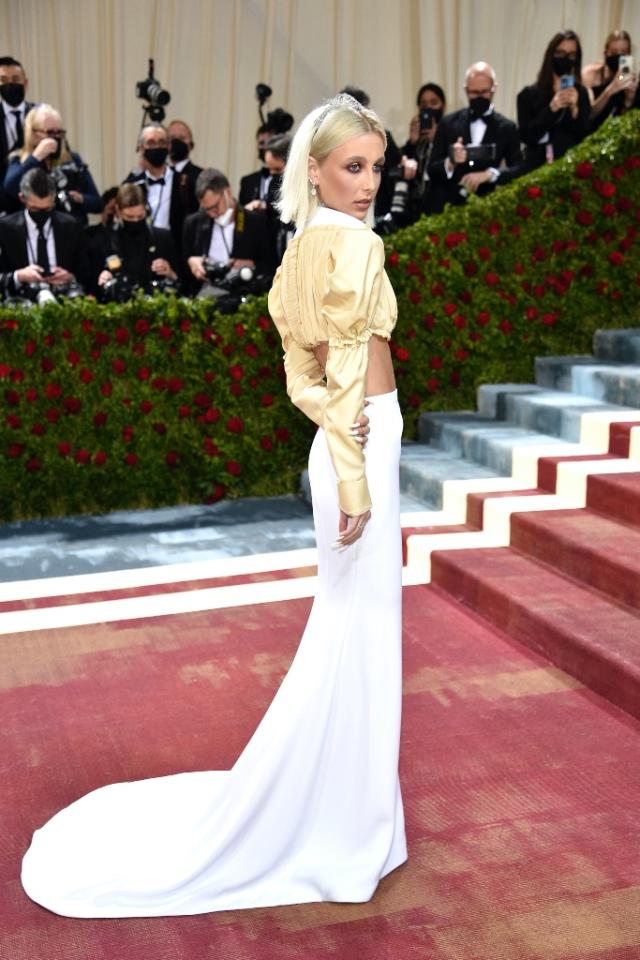 Emma Chamberlain wore a full tiara to the 2022 Met Gala