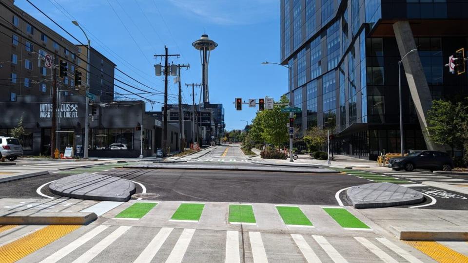<div>View of the new protected intersection at Thomas St and Dexter Ave N in South Lake Union. Photo: SDOT.</div>