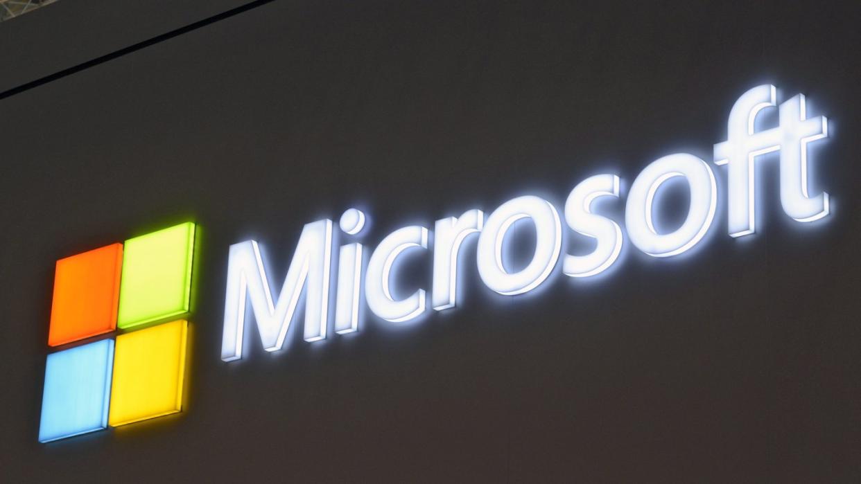 Microsoft erhalte monatlich rund 1000 Beschwerden weltweit über entsprechende Betrugsversuche - auch als Microsoft-Mitarbeiter geben sich die Kriminellen immer wieder gerne aus. Foto: Mauritz Antin/EPA FILE/dpa