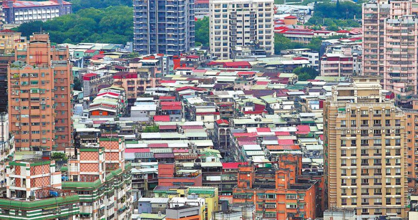 台股屢創新高，央行總裁楊金龍10日坦言有可能推升房價新一波漲勢。（圖／報系資料照）