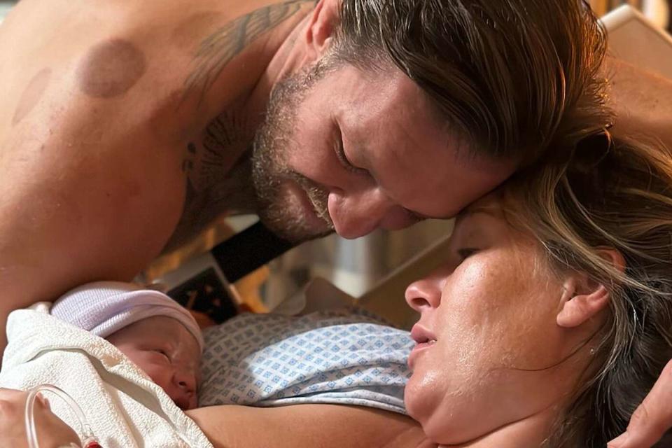 <p>Conor Mcgregor/Instagram</p> Conor McGregor welcomes baby