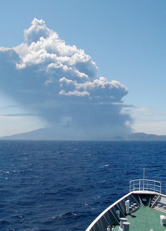 Smoke rises from Mount Shindake on Kuchinoerabu island, on May 29, 2015