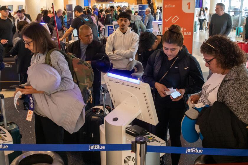 LOS ANGELES, CA - MAY 26: Memorial Day travelers at Los Angeles International Airport, Los Angeles, CA. (Irfan Khan / Los Angeles Times)