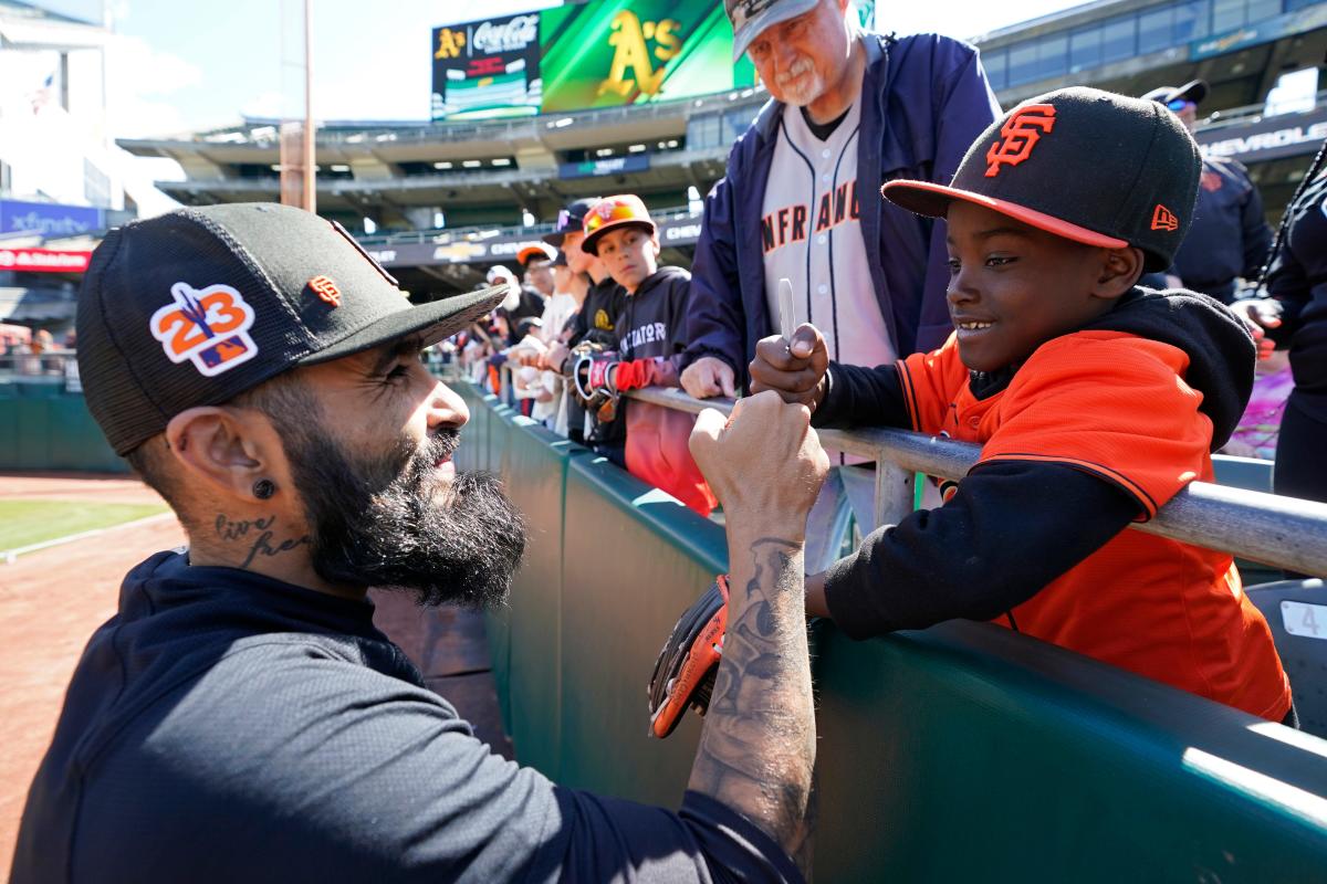 Sergio Romo gets emotional over retirement with Giants