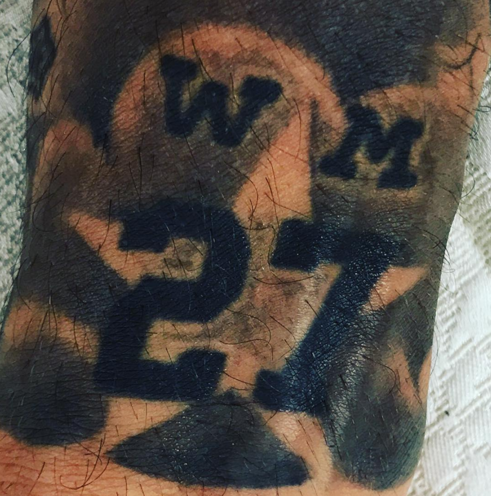 <p>Por su parte, el futbolista también se expresó, y lo hizo mostrando uno de sus tatuajes. “¡Fin de un día muy especial para nosotros! Nuestro querido 27. Nuestro número de la suerte, porque este amor se creó un 27, porque decidimos sellarlo un 27.05.2014, y que sea para siempre. Feliz aniversario, Wanda. Te amo”, fue el mensaje de Mauro a su chica, vía Instagram. –<em> Foto: <a rel="nofollow noopener" href="https://www.instagram.com/mauroicardi/" target="_blank" data-ylk="slk:Instagram/mauroicardi/;elm:context_link;itc:0;sec:content-canvas" class="link ">Instagram/mauroicardi/</a> </em> </p>