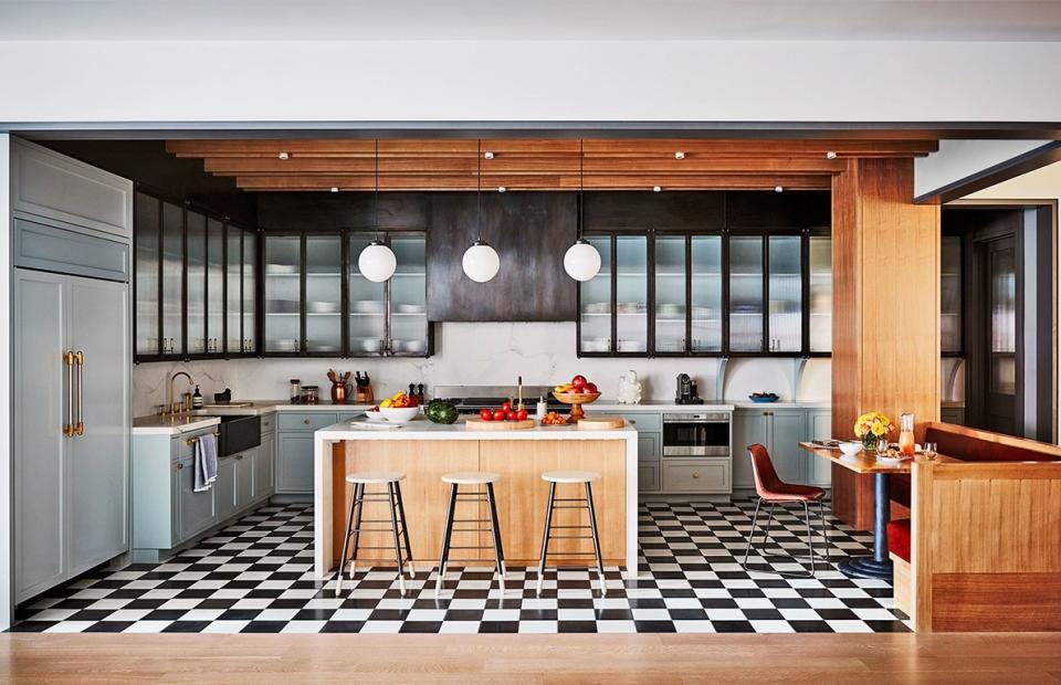 <p>The kitchen in Naomi Watts’ Manhattan loft is the perfect mixture of chic, simple, and fun. The black and white checkerboard -tiled floor, <a rel="nofollow noopener" href="http://www.thedailymeal.com/your-1-million-or-more-kitchen/slide-1?referrer=yahoo&category=beauty_food&include_utm=1&utm_medium=referral&utm_source=yahoo&utm_campaign=feed" target="_blank" data-ylk="slk:baby blue cabinetry;elm:context_link;itc:0;sec:content-canvas" class="link "><strong>baby blue cabinetry</strong></a>, and stunning pendant lamps all come together to create <a rel="nofollow noopener" href="http://www.thedailymeal.com/restaurants/paula-deens-family-kitchen?venue_update=1&referrer=yahoo&category=beauty_food&include_utm=1&utm_medium=referral&utm_source=yahoo&utm_campaign=feed" target="_blank" data-ylk="slk:a family kitchen;elm:context_link;itc:0;sec:content-canvas" class="link "><strong>a family kitchen</strong></a> we can imagine being filled with the happiest parties and family get-togethers.</p>