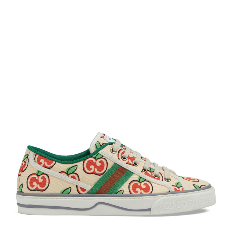 <a href="https://www.elle.fr/Mode/Les-news-mode/It-piece-Gucci-lance-une-nouvelle-sneaker-inspiree-de-ses-archives#xtor=AL-541" rel="nofollow noopener" target="_blank" data-ylk="slk:Voir la suite des photos sur ELLE.fr;elm:context_link;itc:0;sec:content-canvas" class="link ">Voir la suite des photos sur ELLE.fr</a><br><h3> A lire aussi </h3><ul><li><a href="https://www.elle.fr/Mode/Chaussures/Ces-baskets-vintage-sont-partout-sur-Instagram#xtor=AL-541" rel="nofollow noopener" target="_blank" data-ylk="slk:Ces baskets vintage sont partout sur Instagram;elm:context_link;itc:0;sec:content-canvas" class="link ">Ces baskets vintage sont partout sur Instagram</a></li><li><a href="https://www.elle.fr/Mode/Les-news-mode/Cette-basket-sera-la-plus-tendance-de-2020-3831260#xtor=AL-541" rel="nofollow noopener" target="_blank" data-ylk="slk:Cette basket sera la plus tendance de 2020;elm:context_link;itc:0;sec:content-canvas" class="link ">Cette basket sera la plus tendance de 2020</a></li><li><a href="https://www.elle.fr/Mode/Les-news-mode/Voici-la-basket-la-plus-populaire-de-2019-3826379#xtor=AL-541" rel="nofollow noopener" target="_blank" data-ylk="slk:Voici la basket la plus populaire de 2019;elm:context_link;itc:0;sec:content-canvas" class="link ">Voici la basket la plus populaire de 2019</a></li><li><a href="https://www.elle.fr/Mode/Chaussures/Selection-baskets-femme-pour-etre-bien-dans-ses-pompes#xtor=AL-541" rel="nofollow noopener" target="_blank" data-ylk="slk:30 baskets pour être bien dans ses pompes;elm:context_link;itc:0;sec:content-canvas" class="link ">30 baskets pour être bien dans ses pompes </a></li><li><a href="https://www.elle.fr/Astro/Horoscope/Quotidien#xtor=AL-541" rel="nofollow noopener" target="_blank" data-ylk="slk:Consultez votre horoscope sur ELLE;elm:context_link;itc:0;sec:content-canvas" class="link ">Consultez votre horoscope sur ELLE</a></li></ul>