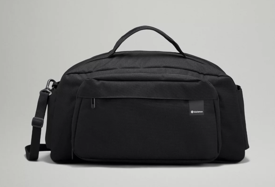 Lululemon Command the Day Duffle Bag 40L. (PHOTO: Lululemon)