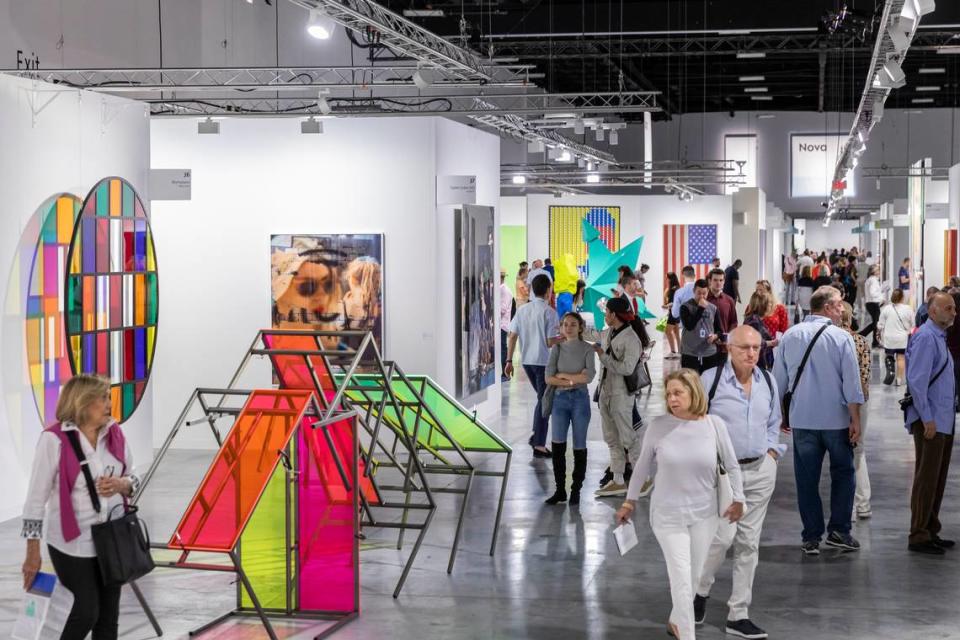 La 18ava edición de Art Basel Miami Beach llega con más de 4,000 prestigiosos artistas, 269 destacadas galerías de todo el mundo, 20 galerías que se presentan a la feria por primera vez y una destacada presencia del arte de Norteamérica y América Latina.