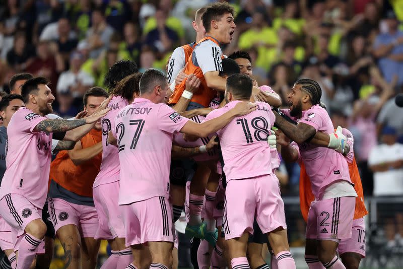 Jugadores de Inter Miami celebran tras ganar la Leagues Cup, el primer título en la historia del club