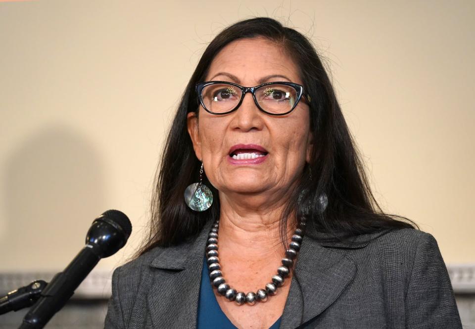 Deb Haaland est l'une des premières femmes amérindiennes à siéger au Congrès américain. - Jemal Countess - AFP