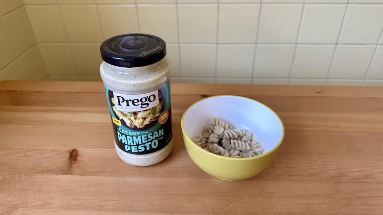 Prego Creamy Parmesan Pesto sauce