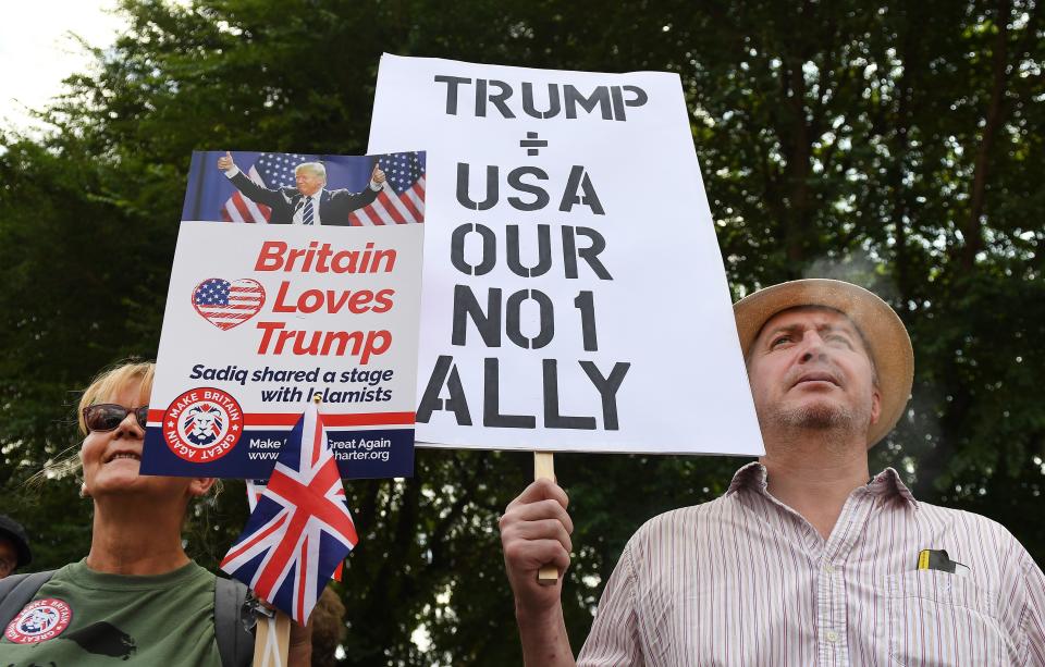 <p>Pro-Trump supporters demonstrate outside the U.S. Embassy in support of President Trump’s visit to the U.K., in London, July 14, 2018. (Photo: Andy Rain/EPA-EFE/REX/Shutterstock) </p>