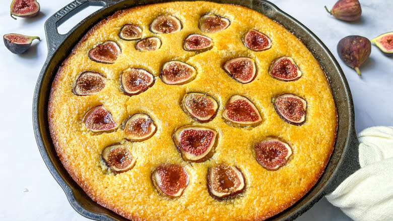 pan of cornbread with figs