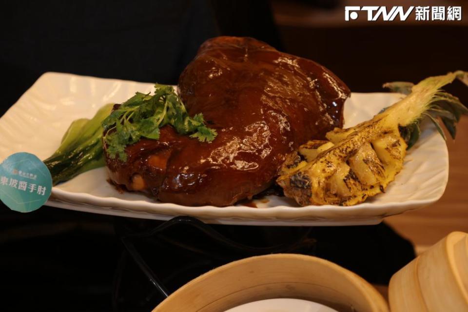 亞太年度十大名菜點：台北圓山大飯店圓苑餐廳/東坡醬手肘。（圖／主辦單位提供）