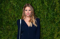 Ashley Benson est devenue célèbre en incarnant Hanna Marin dans "Pretty Little Liars". Dans la série dramatique policière pour adolescents, Hanna trouve l'amour avec son petit ami du lycée, Caleb. Bien que l'actrice n'ait jamais révélé sa sexualité publiquement, elle est sortie avec le top model Cara Delevingne pendant près de deux ans entre 2018 et 2020.