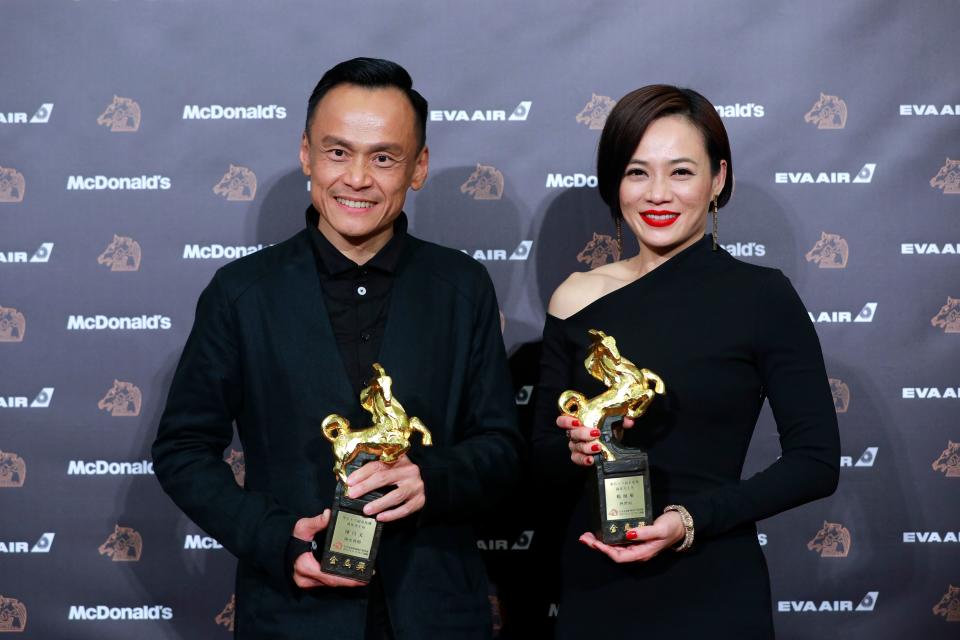 Taiwanese actor CHEN Yi-wen and Malaysian actress YEO Yann-yann pose with their trophy at the 56th Golden Horse film awards, dubbed the Chinese 'Oscars', in Taipei on November 23, 2019. (Photo by Daniel Shih / AFP) (Photo by DANIEL SHIH/AFP via Getty Images)