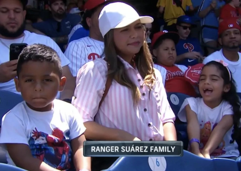 Ranger Suárez的家人。（翻攝John Clark臉書粉專）