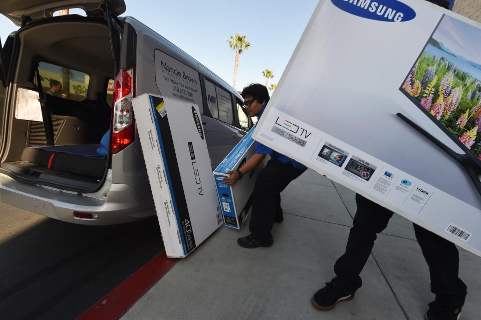 Best Buy staff load a television during a Black Friday sale in Los Angeles, California on November 27, 2015.  The US holiday shopping season kicks off with "Black Friday" -- the day after the Thanksgiving holiday -- with a frenzy expected at stores around the country as retailers slash prices.      AFP PHOTO/ MARK RALSTON / AFP / MARK RALSTON        (Photo credit should read MARK RALSTON/AFP via Getty Images)