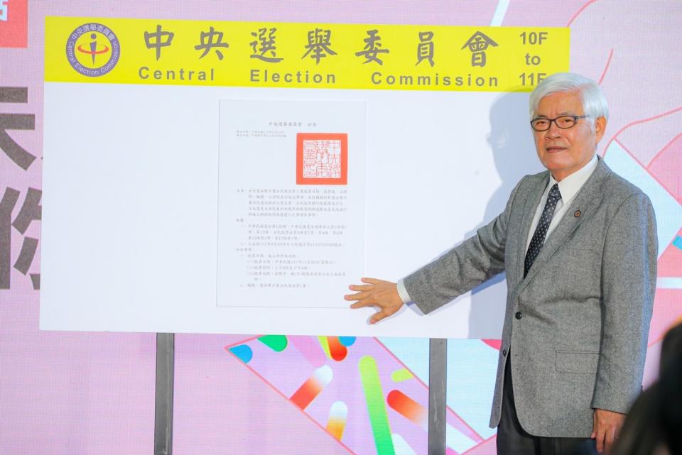 九合一大選確診者是否可投票？今中選會主委李進勇上午受訪表示，他也是透過媒體才知指揮中心朝放寬方向規劃， 若防疫政策有調整中選會會隨時配合。（圖為中選會主委李進勇。）   圖：中選會提供