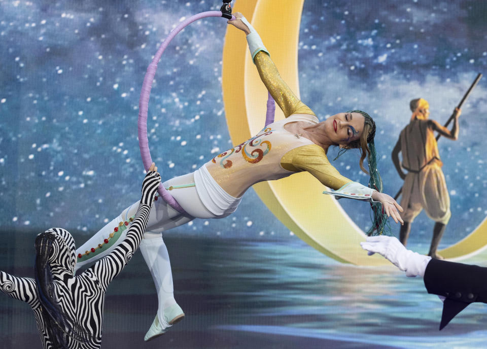 Hoda Kotb and Savannah Guthrie are Cirque Du Soleil acrobats during the TODAY show Halloween reveal on Oct. 31, 2022.