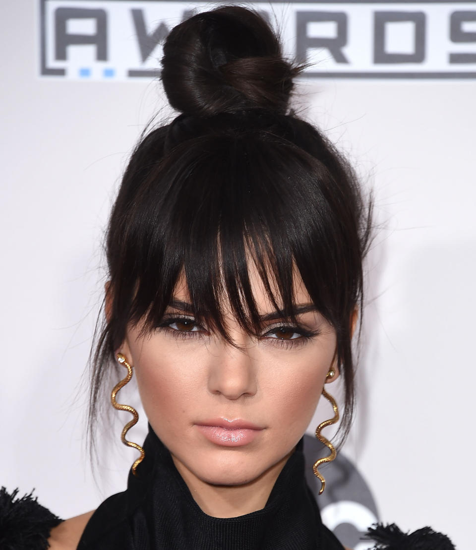 LOS ANGELES, CA - NOVEMBER 22:  Kendall Jenner arrives at the 2015 American Music Awards at Microsoft Theater on November 22, 2015 in Los Angeles, California.  (Photo by Steve Granitz/WireImage)