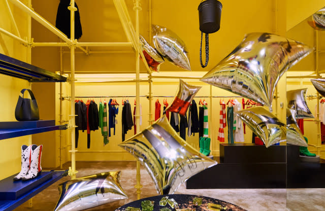 The Calvin Klein Madison Avenue flagship is filled with over 600 balloons.