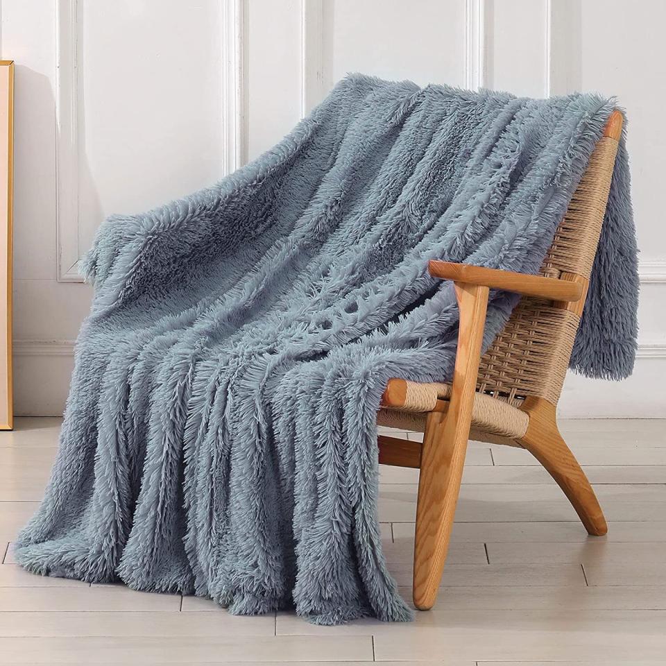 Decorative Extra Soft Fuzzy Faux Fur Throw Blanket