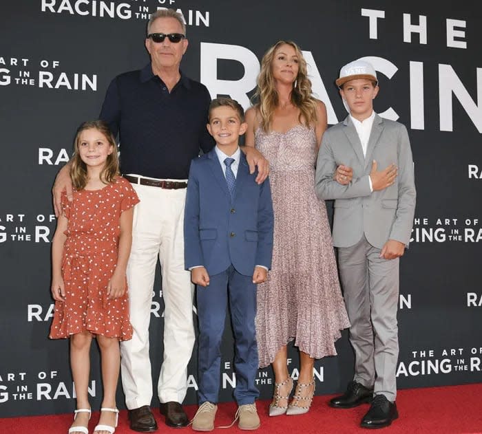 Hayes es uno de los tres hijos que tuvo Kevin Costner con Christine Baumgartner