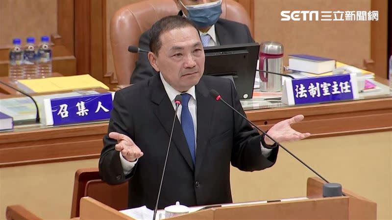 邱毅說，侯友宜很清楚，國民黨中央的徵召作業全是假動作，只是為了忽悠郭台銘的一場假戲而已。。